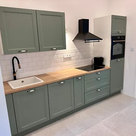 Spacious Designer In Heart Of The Town Appartement *