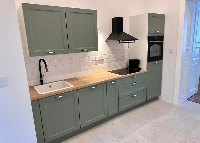 Spacious Designer In Heart Of The Town Apartma *